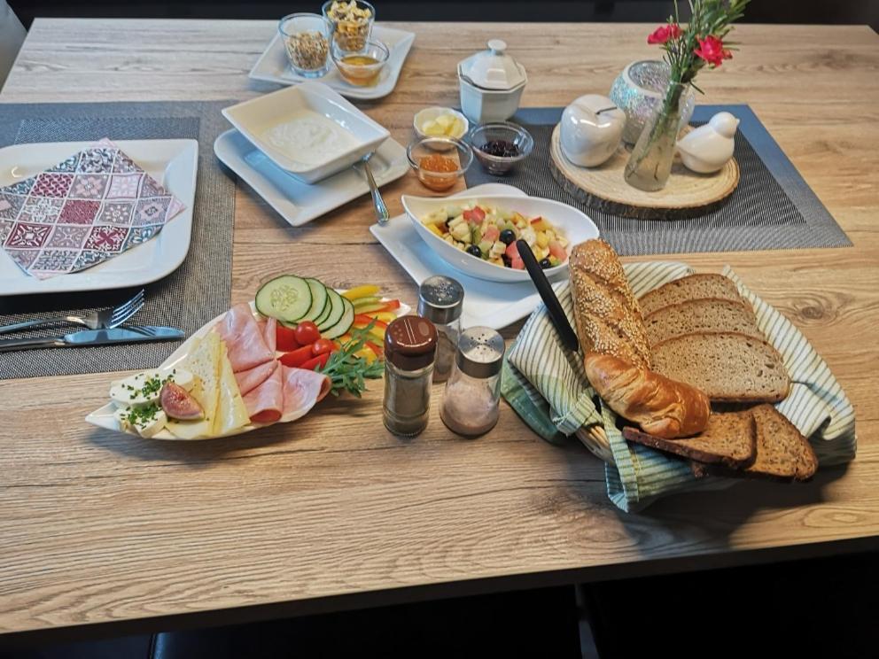 Privatzimmer Helga Haselberger Ybbs an der Donau Bagian luar foto